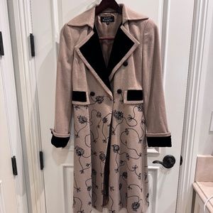 LALAGE BEAUMONT Maxi Wool Peacoat in Tan with black velvet trim - US 4